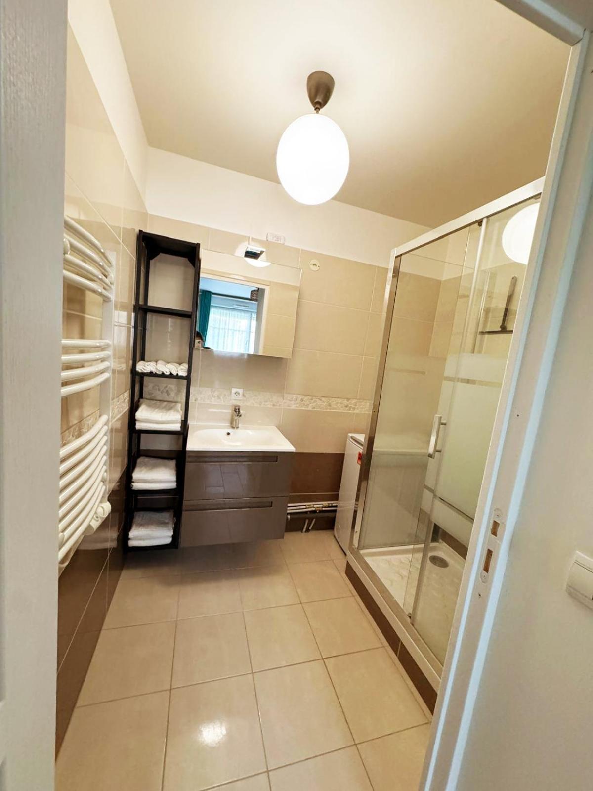 Appartement Magnolia 40M2, Parking Et Wifi Gratuit Montévrain Kültér fotó